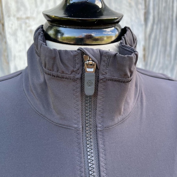 SOLD Lululemon Black Lined Zip Up Ruched Back Panel Jacket - Picture 9 of 10